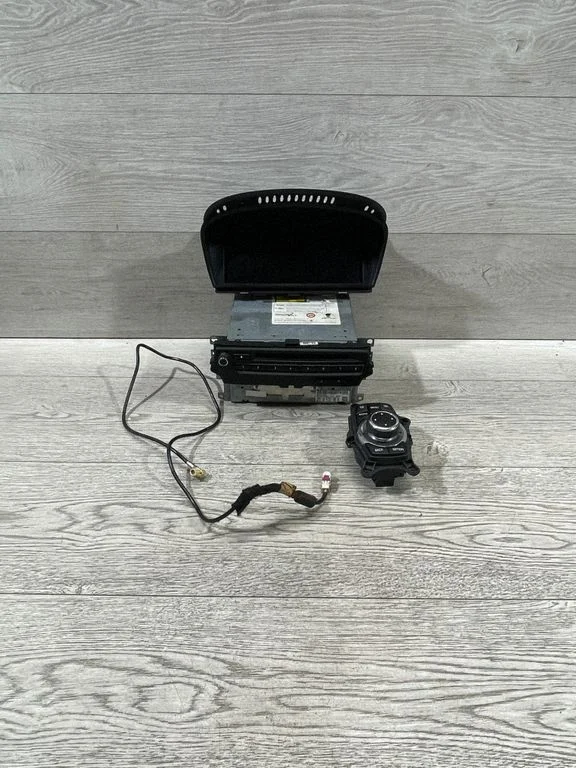Radio/CD/DVD atskaņotājs/navigācija – BMW 3. sērija E92 E93 (2005-2014)