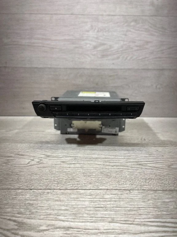Radio/CD/DVD atskaņotājs/navigācija – BMW X5 E70 (2006-2013)