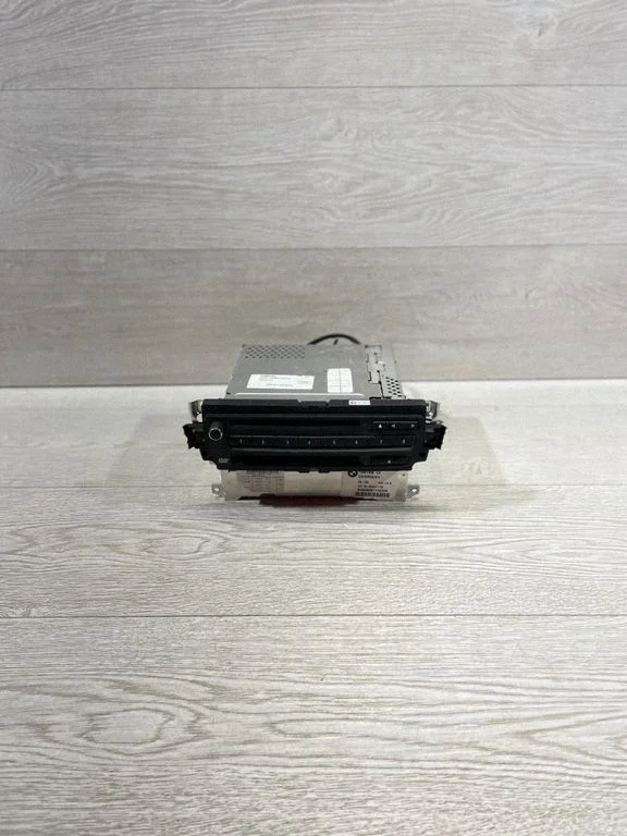 Radio/CD/DVD atskaņotājs/navigācija – BMW 3. sērija E90 E91 (2005-2012)