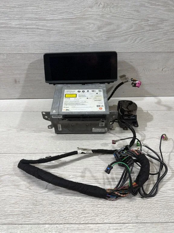 Radio/CD/DVD/GPS head unit 9387558