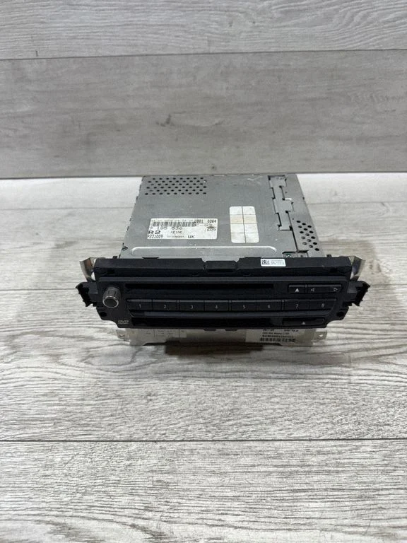 Radio/CD/DVD atskaņotājs/navigācija – BMW 3. sērija E92 E93 (2005-2014)