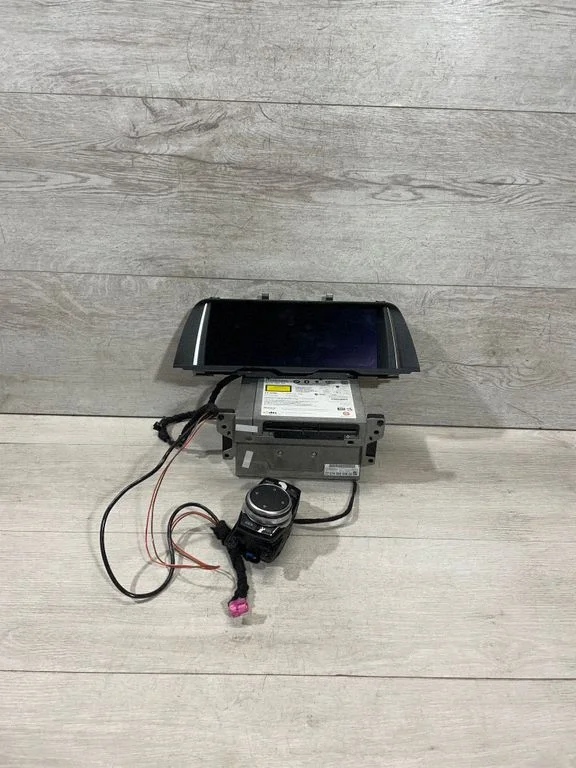 Radio/CD/DVD/GPS head unit – BMW X5 F15 (2013-2017)