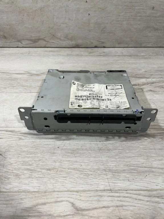 Radio/CD/DVD atskaņotājs/navigācija – BMW 3. sērija F30 F35 F31 (2012-2018)