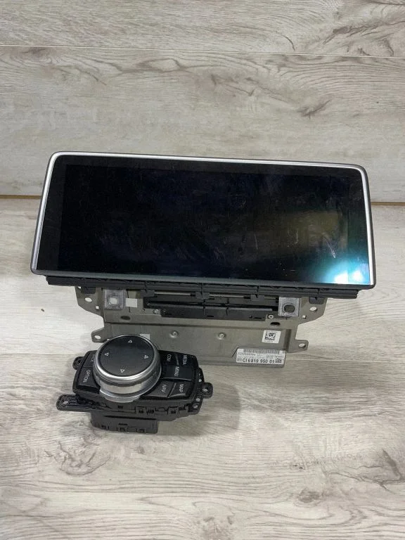 Radio/CD/DVD atskaņotājs/navigācija – BMW X5 F15 (2013-2017)
