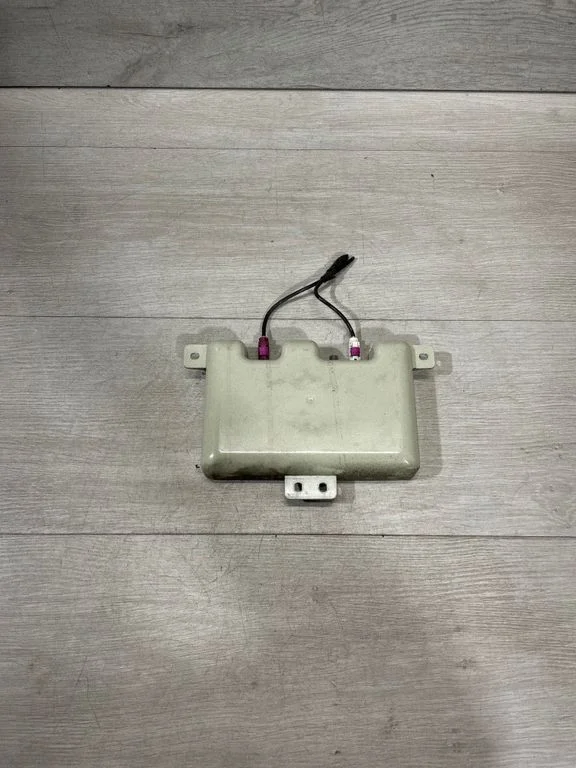 Antenas pastiprinātājs – BMW 6. sērija F06 Gran coupe (2012-2018)
