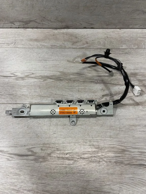 Aerial antenna amplifier 8630030A70 – Lexus GS 300 350 430 450H (2005-2012)