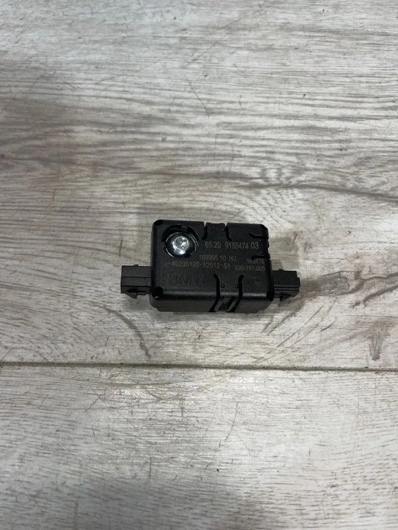 Aerial antenna amplifier – BMW 5 Series F10 F11 (2009-2016)