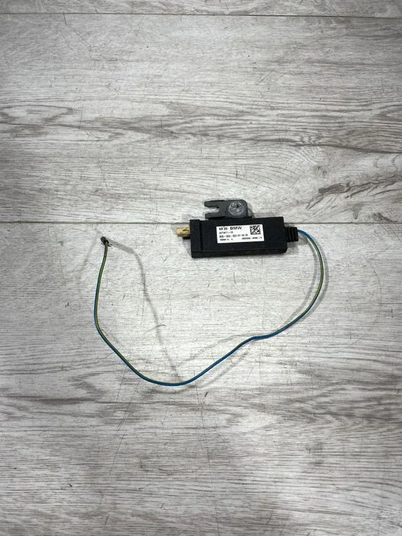 Aerial antenna amplifier – BMW Series 4 M4 F82 F83 (2014-2020)