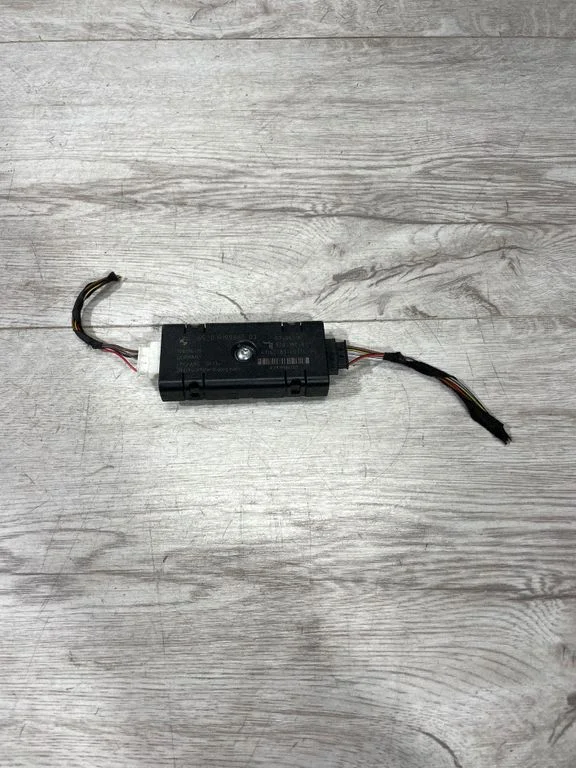 Aerial antenna amplifier – BMW 5 Series F10 F11 (2009-2016)