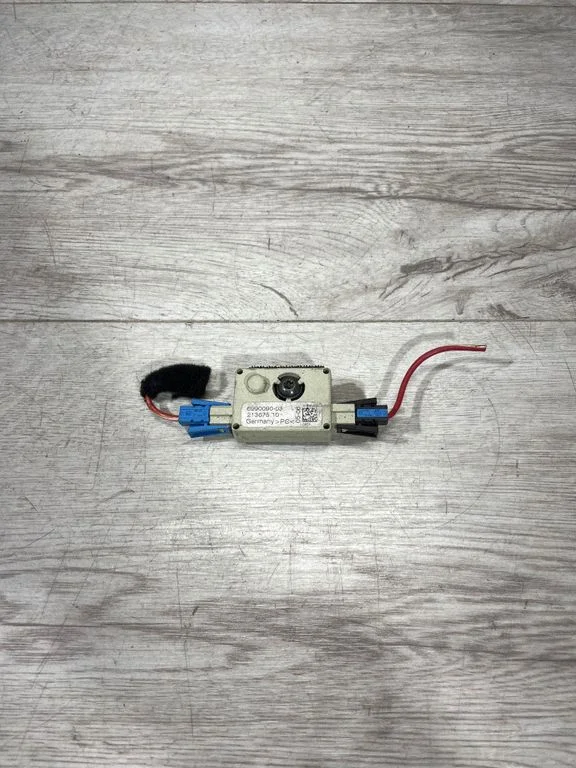 Aerial antenna amplifier 6990090 – BMW X6 E71 (2008-2014)