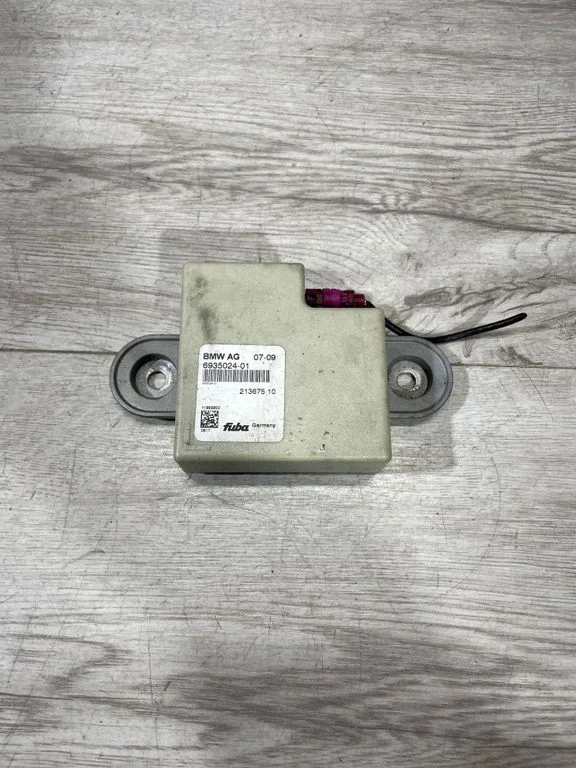 Aerial antenna amplifier – BMW 5 Series E60 E61 (2004-2010)
