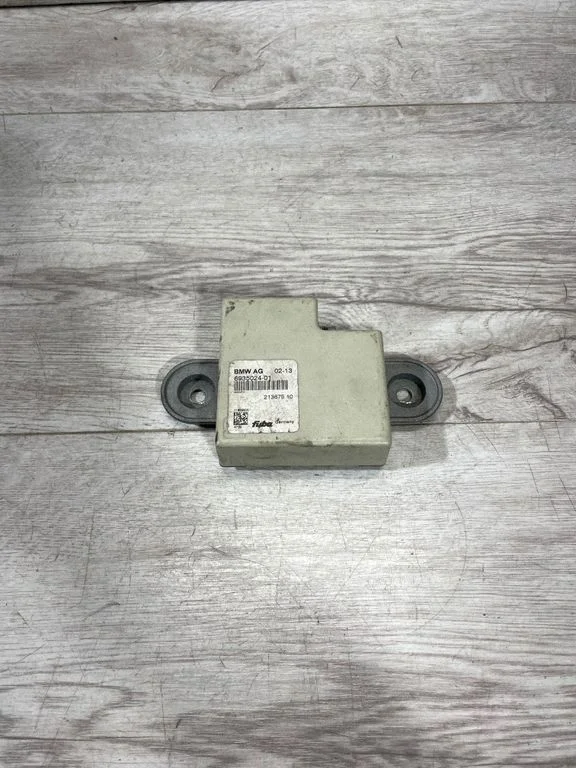 Aerial antenna amplifier – BMW 5 Series E60 E61 (2004-2010)