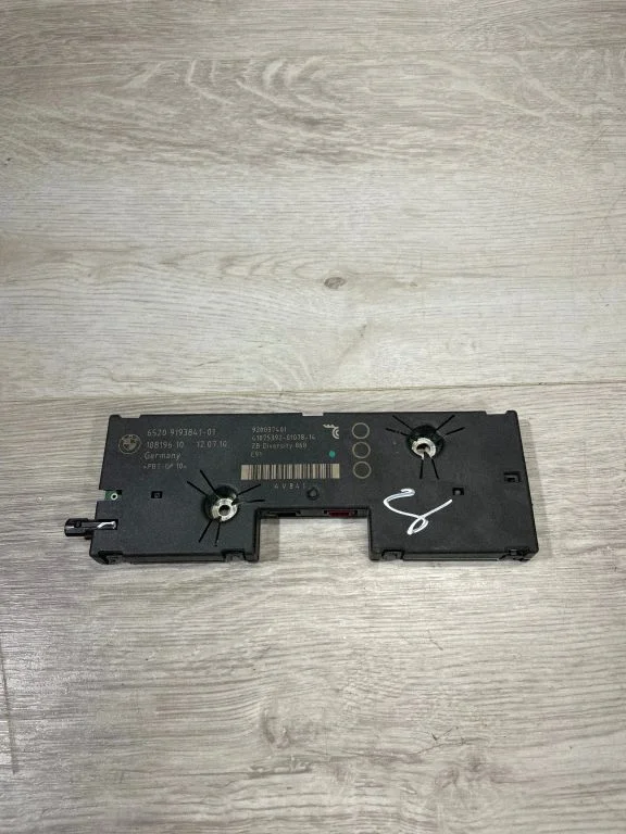 Aerial antenna amplifier – BMW 3 Series E90 E91 (2005-2012)