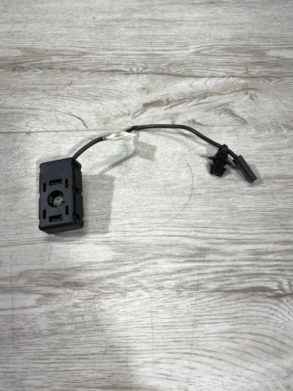 Aerial antenna amplifier 150942000A – Tesla Model 3 (2017-)