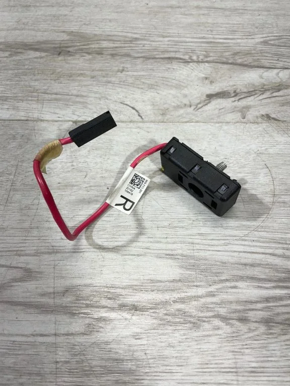 Aerial antenna amplifier 150942100A – Tesla Model 3 (2017-)