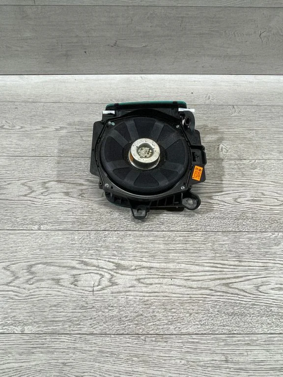 Bassikõlar – BMW 3-seeria G20 G21 (2019-)