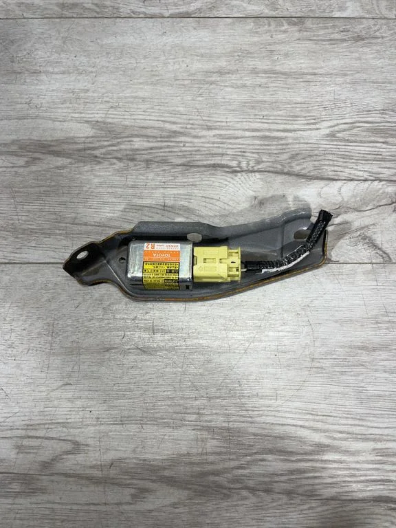 Airbag deployment crash/impact sensor 1879001772 – Lexus GS 300 350 430 450H (2005-2012)