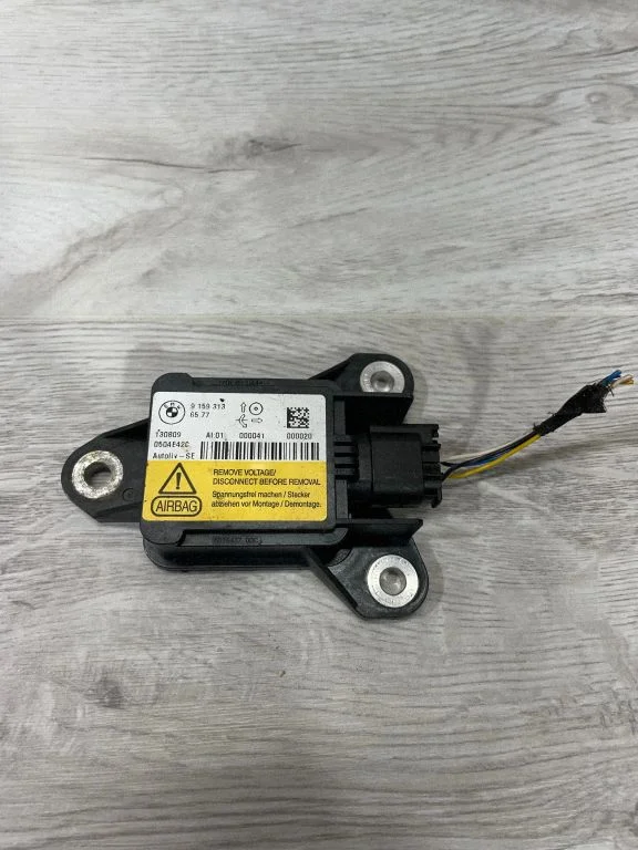 Airbag deployment crash/impact sensor – BMW 7 Series F01 F02 F03 F04 (2008-2016)