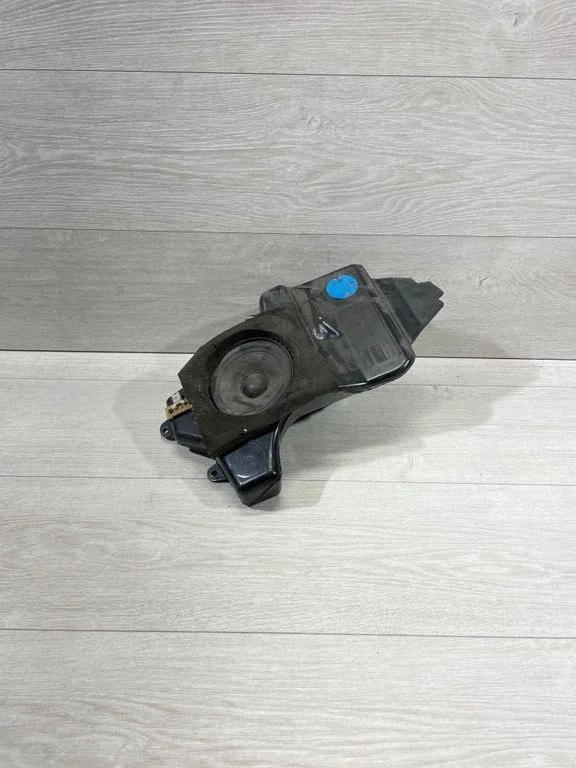 Tagaukse kõlar(id) 8360788