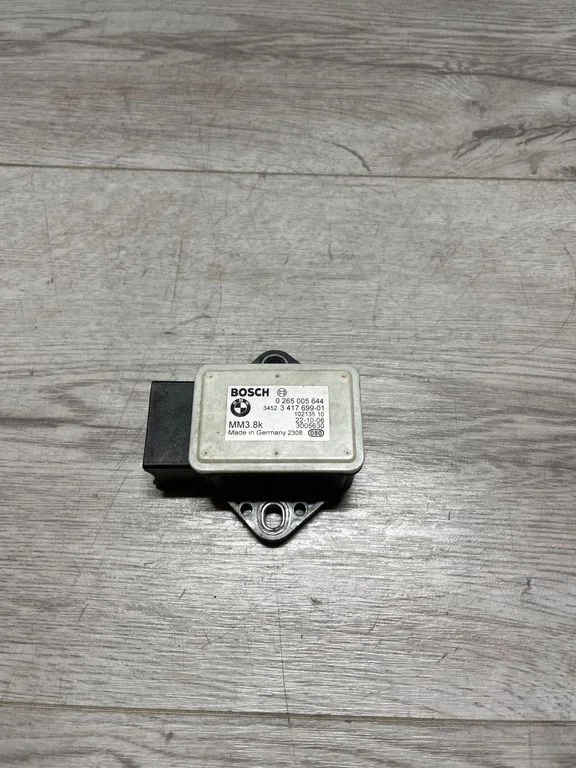 ESP (stabilitātes sistēmas) sensors (paātrinājuma sensors) – BMW X3 E83 (2003-2010)