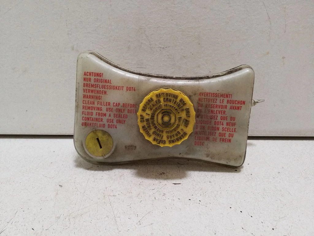 Brake fluid reservoir 8E0611301G