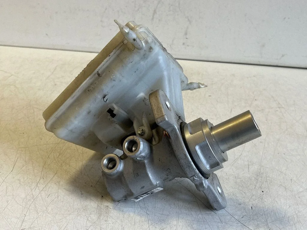 Master brake cylinder 6794473