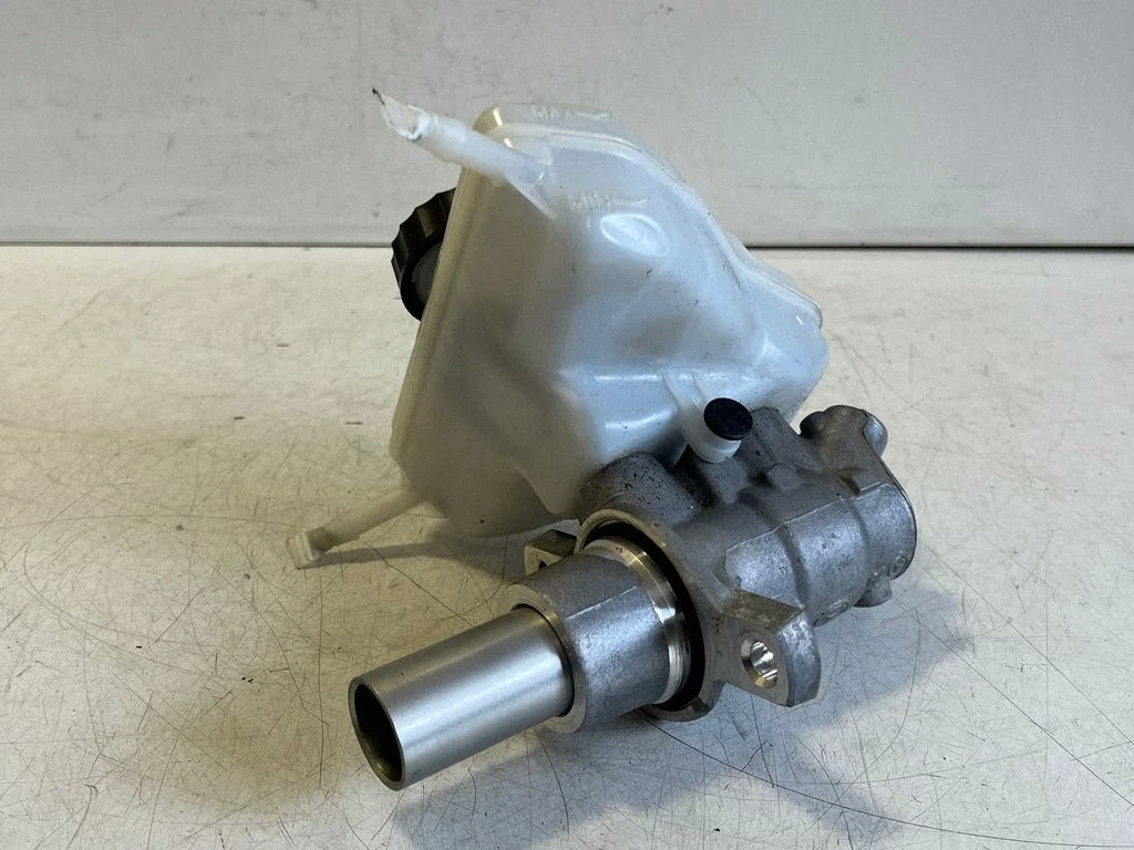 Master brake cylinder A2054300002