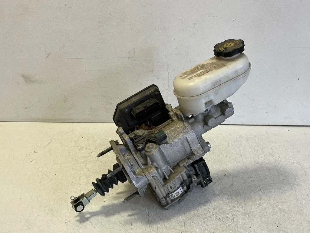 Master brake cylinder 104388500B – Tesla Model S (2012-)