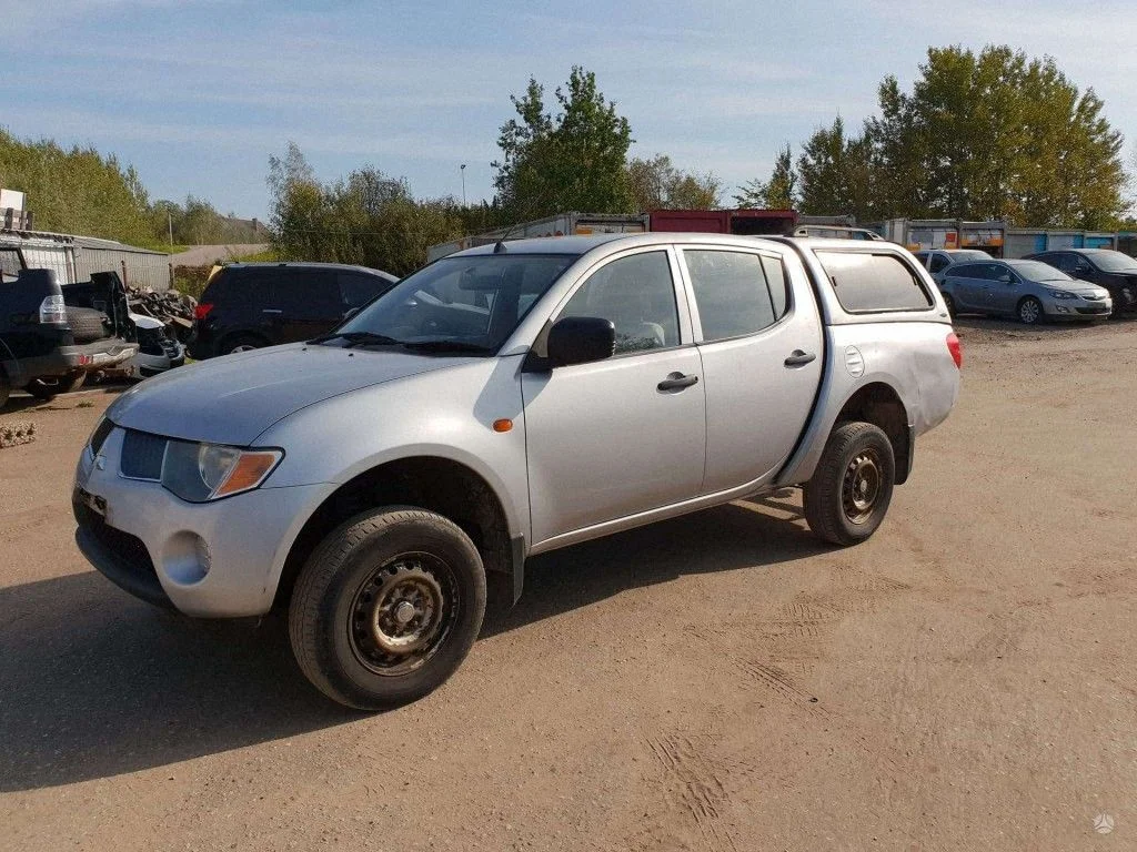 Mitsubishi L200, L300, L400 Space Gear