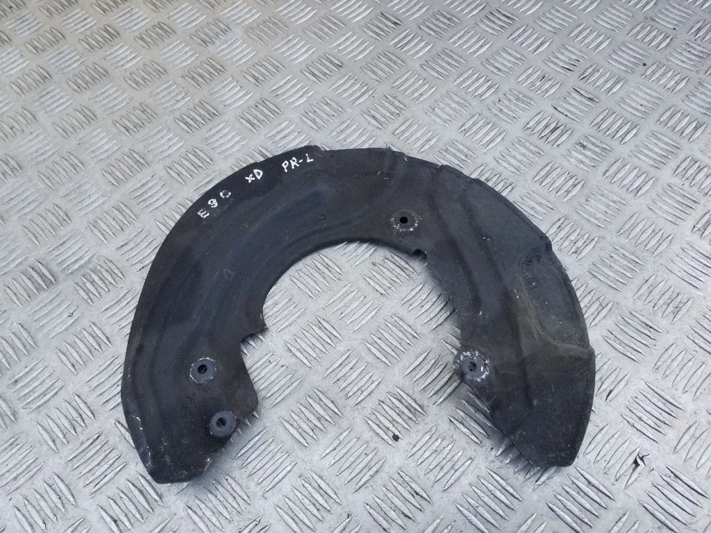 Esimese piduriketta tolmukaitse – BMW 3-seeria E90 E91 (2005-2012)