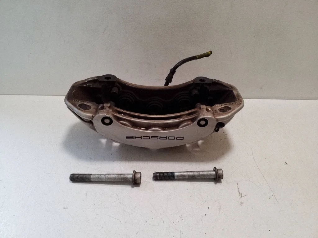 Zacisk hamulcowy przedni 95B615105L
