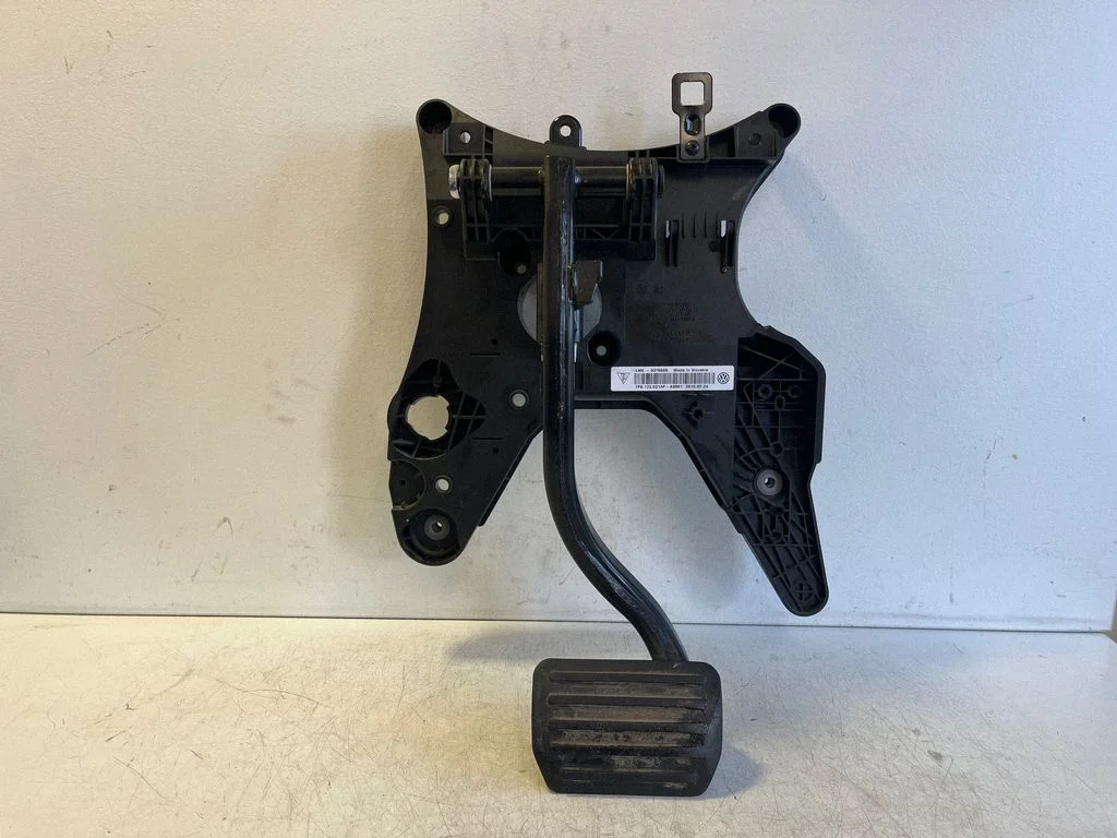 Brake pedal – Porsche Cayenne (92A) (2010-2017)