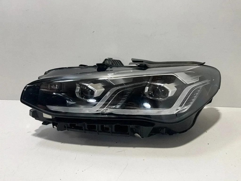 Esituli 5A42247 – BMW 2-seeria Active Tourer U06 (2021-)