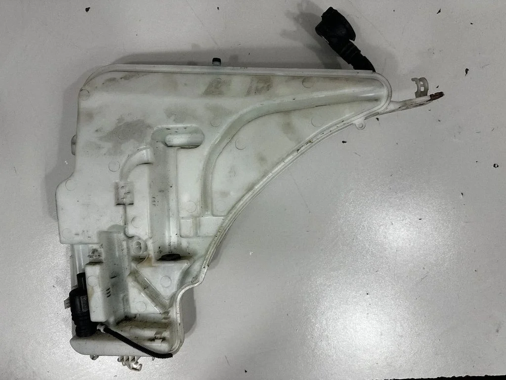 Zbiorniczek spryskiwacza – BMW Seria 4 F32 F33 (2013-2020)