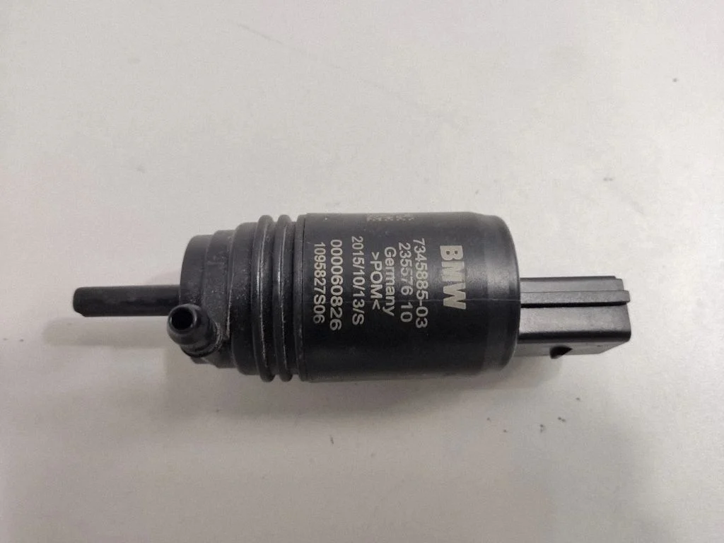Windscreen/windshield washer pump – BMW 4 Series F32 F33 (2013-2020)