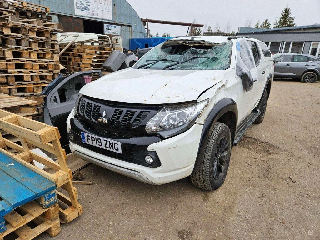 Mitsubishi L200, L300, L400 Space Gear