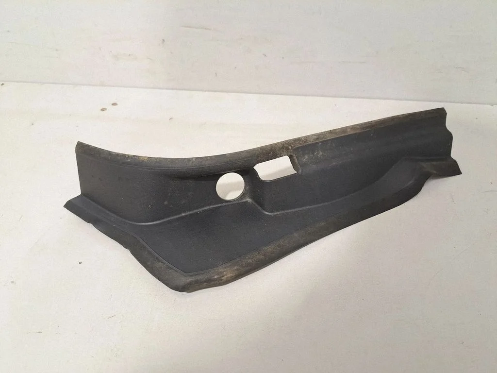 Tagatule liist (dekoorriba) – BMW 4-seeria G22 G23 G24 G26 (2020-)