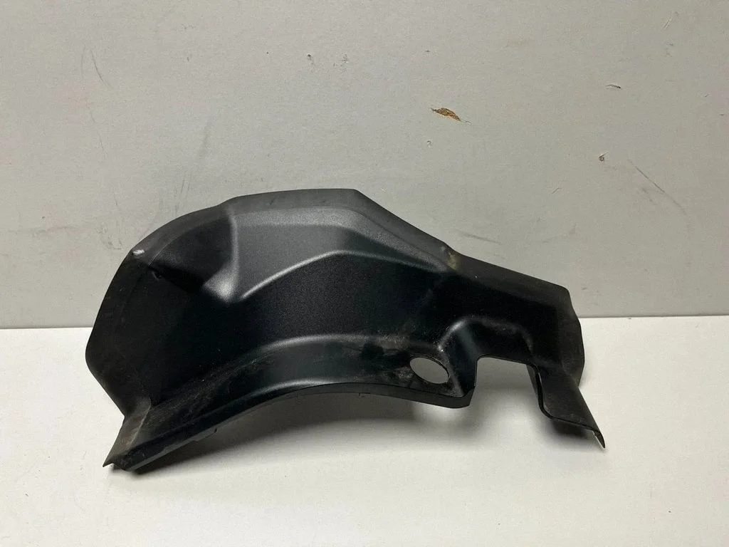 Rear/tail light trim molding 7442299