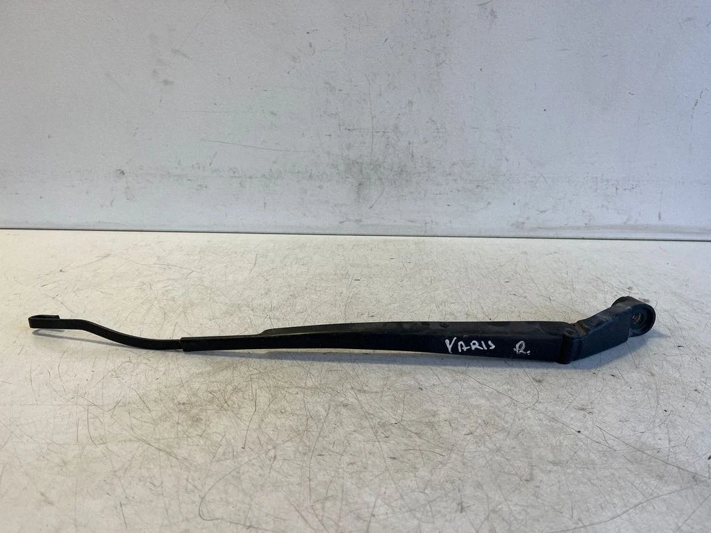 Ramię wycieraczki przedniej 7108 – Toyota Yaris (2006-2011)