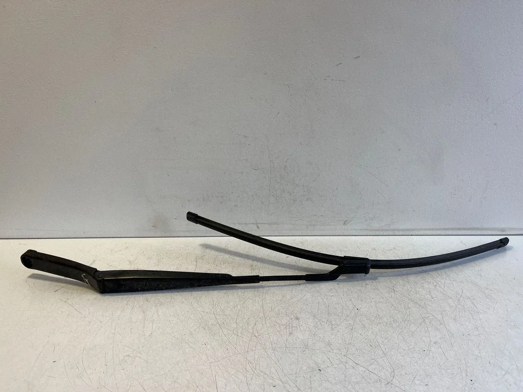 Front wiper blade arm 6VC955410