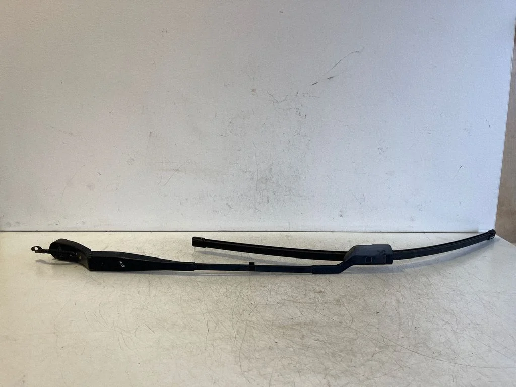 Front wiper blade arm – Peugeot 3008 II (2016-2023)