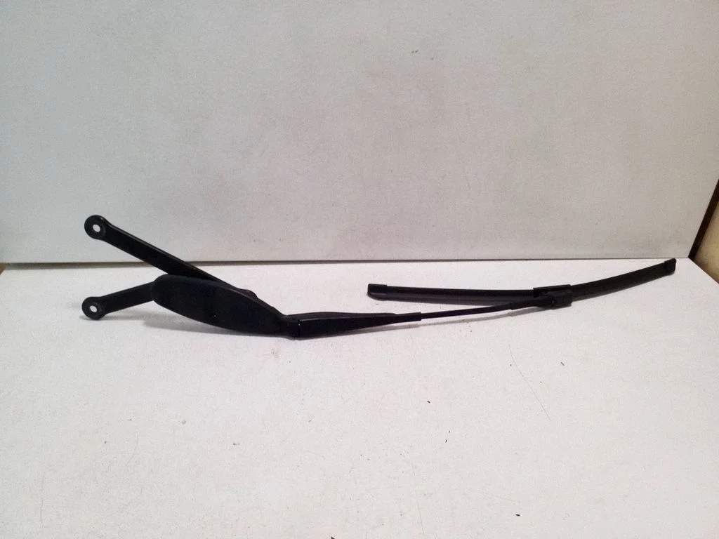Front wiper blade arm A2538200244