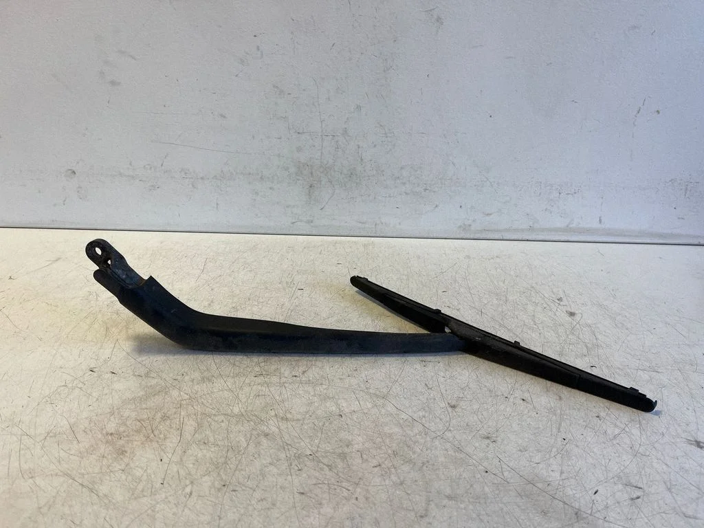 Ramię wycieraczki tylnej – Toyota Yaris (2006-2011)