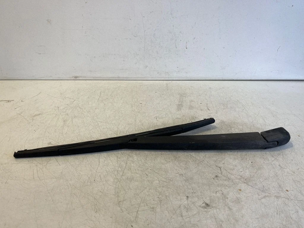 Rear wiper blade arm 0621N1