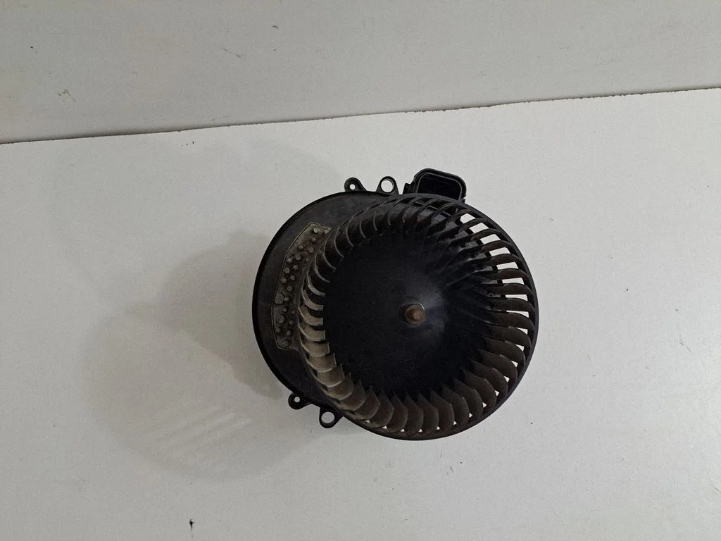Krāsniņas ventilators/pūtējs – BMW 3. sērija F30 F35 F31 (2012-2018)