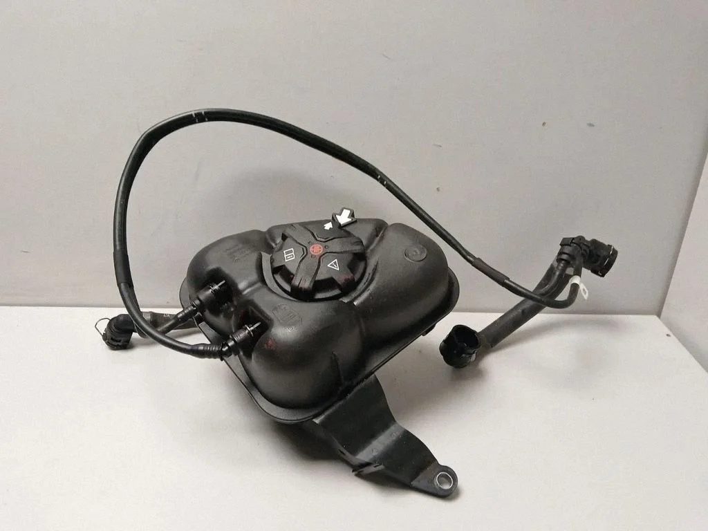 Coolant expansion tank/reservoir 7925641