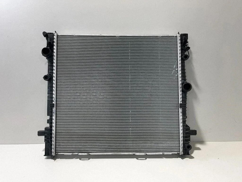 Dzesēšanas šķidruma radiators 8642743