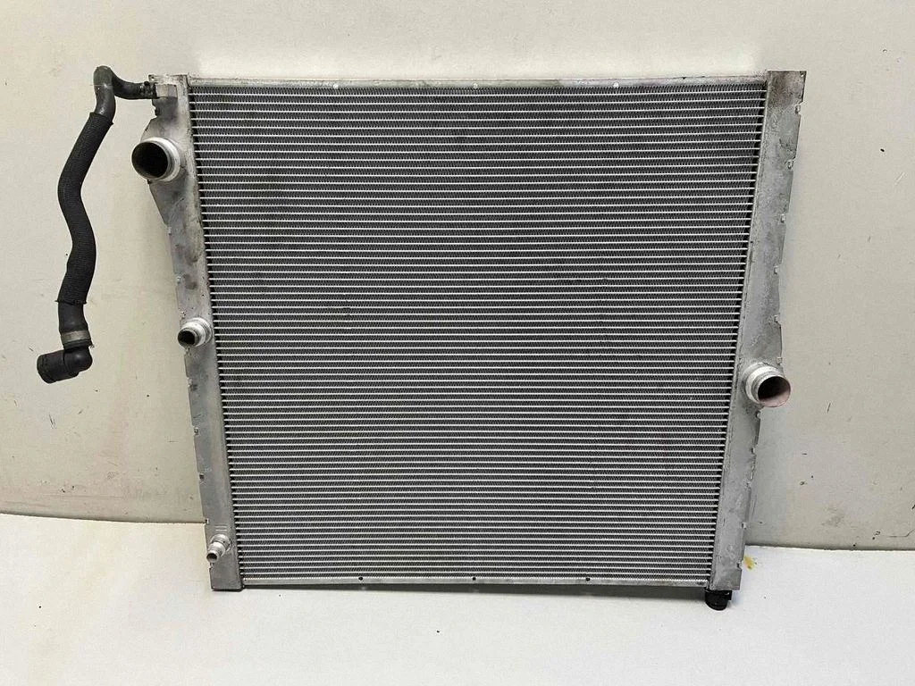 Jahutusvedeliku radiaator 60827
