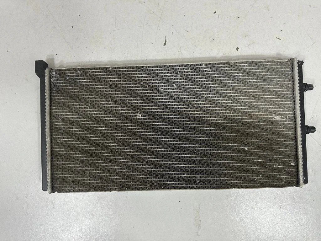 Dzesēšanas šķidruma radiators – BMW 7. sērija F01 F02 F03 F04 (2008-2016)