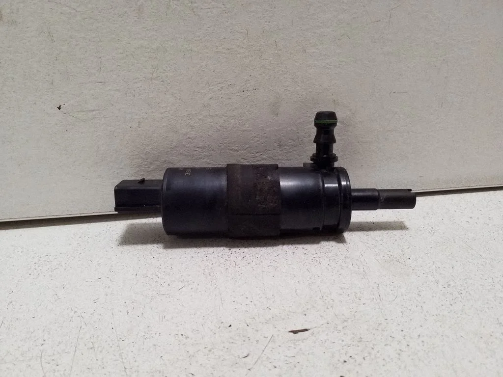 Headlight washer pump 3B7955681